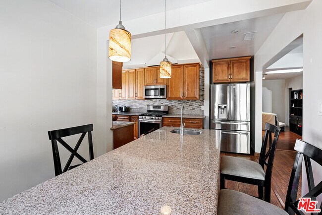 Building Photo - 10530 Kinnard Ave