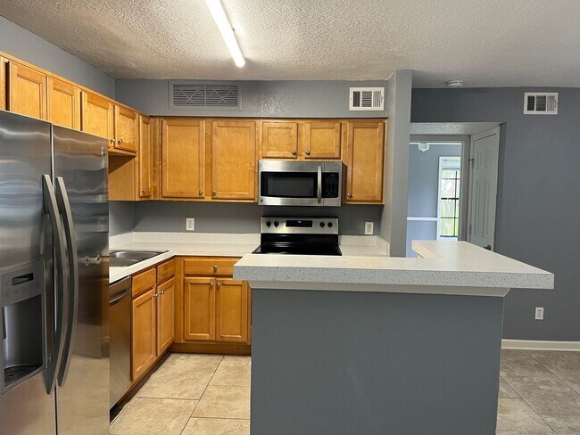 Building Photo - 315 Lakepointe Dr