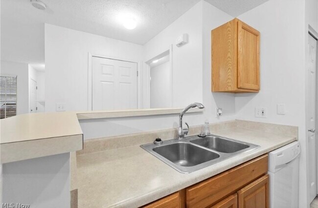 Building Photo - 14929 Lenox Dr