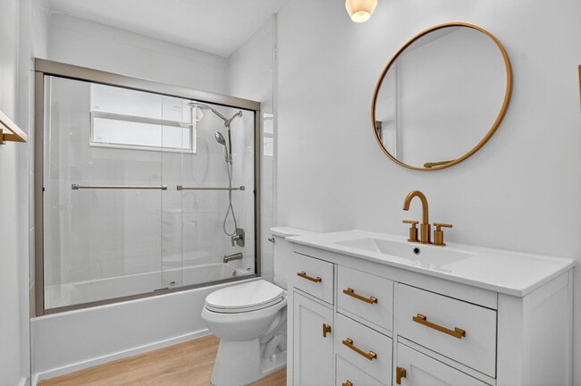 Building Photo - 529 NE 18th St