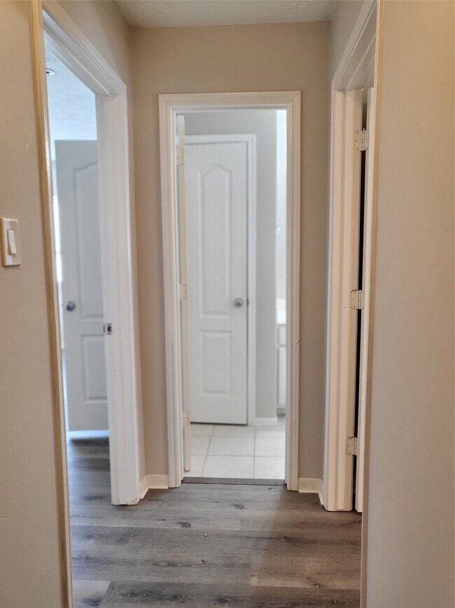 Building Photo - 7415 Hollister Ridge