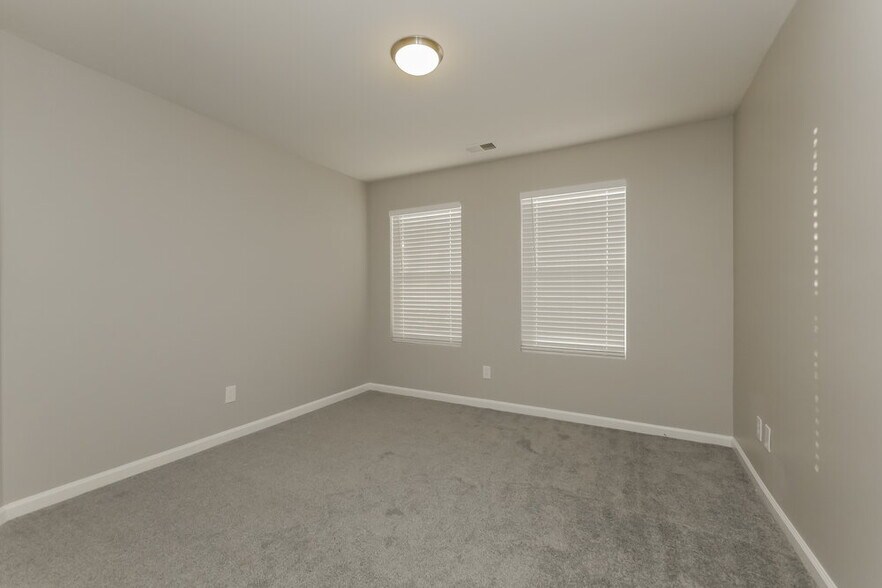 Building Photo - 100 Fairview Dr