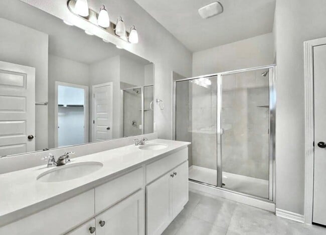 Building Photo - 816 Alta Wy