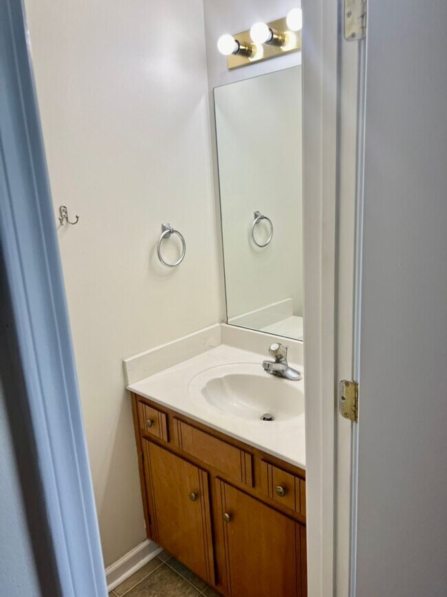 Building Photo - AVAILABLE NOW! 3 Bedroom, 1.5 Bath Home