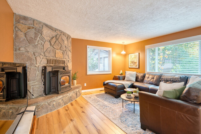 Building Photo - 69437 E Vine Maple Dr