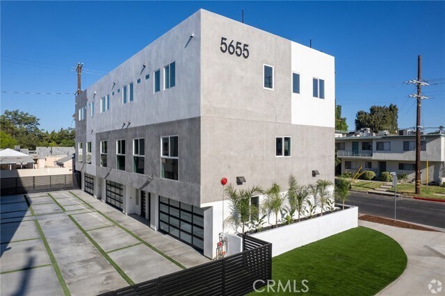 Building Photo - 5655 Hazeltine Ave