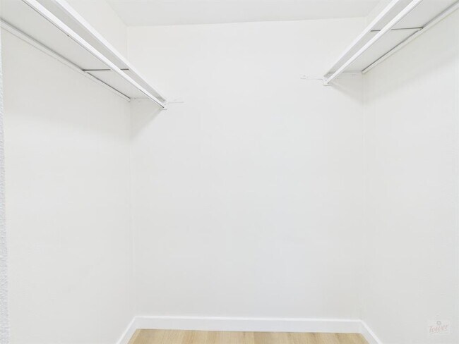 Building Photo - 2124 Burton Dr