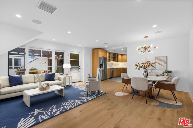 Building Photo - 1062 S Alfred St