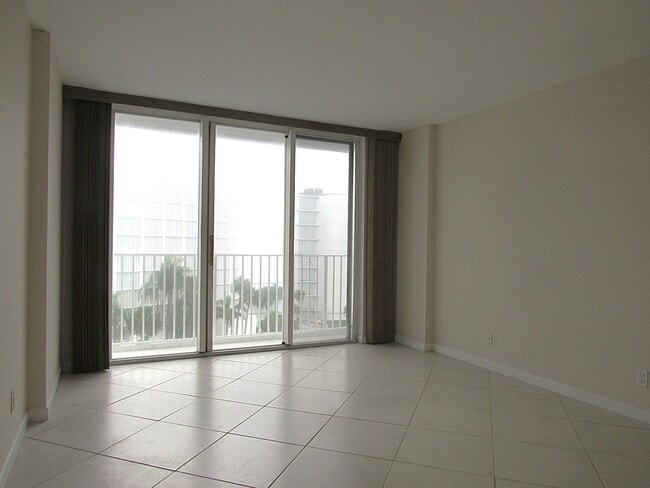 Building Photo - 3580 S Ocean Blvd