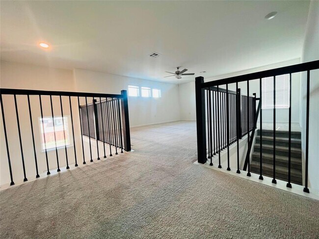 Building Photo - 15220 Holloway Dr