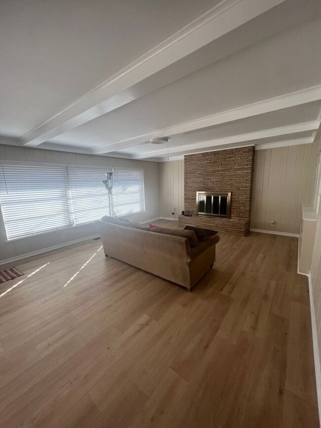 Building Photo - 1404 Melrose Dr