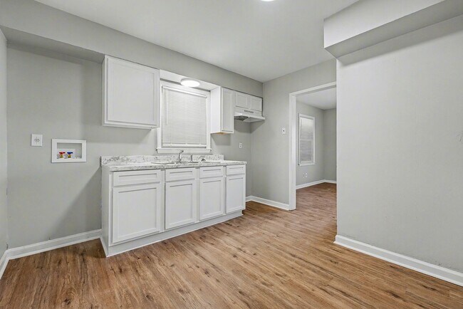 Building Photo - Stunning 3 bedroom 1 bath Home For Rent