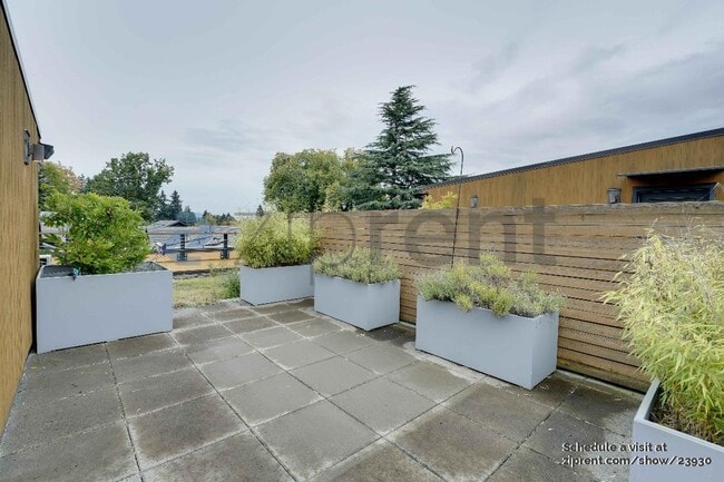Building Photo - 3300 NE 65th St