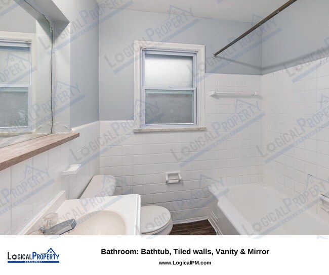 Building Photo - 3 Bed/ 1Bath Bungalow w/ Basement, Fenced ...