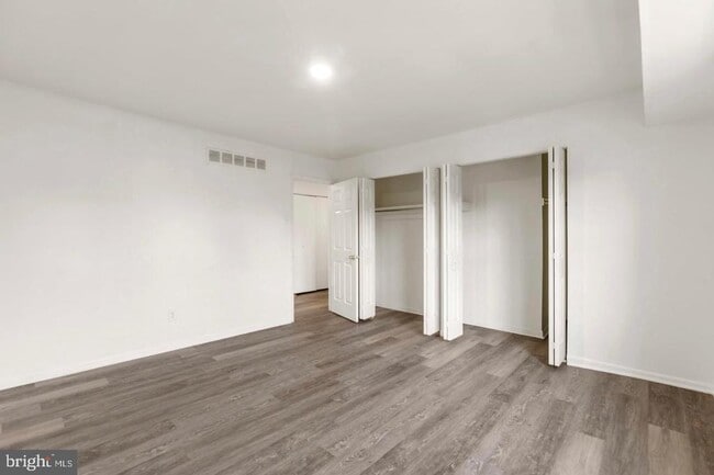 Building Photo - 10 Clipper Ct
