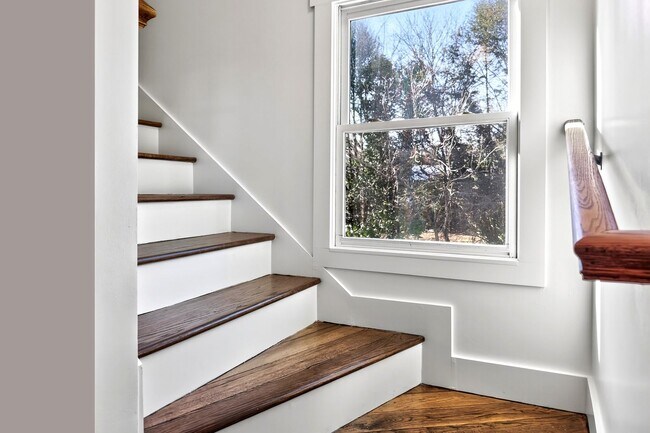 Building Photo - Asheville Rental-Beverly Hills Area