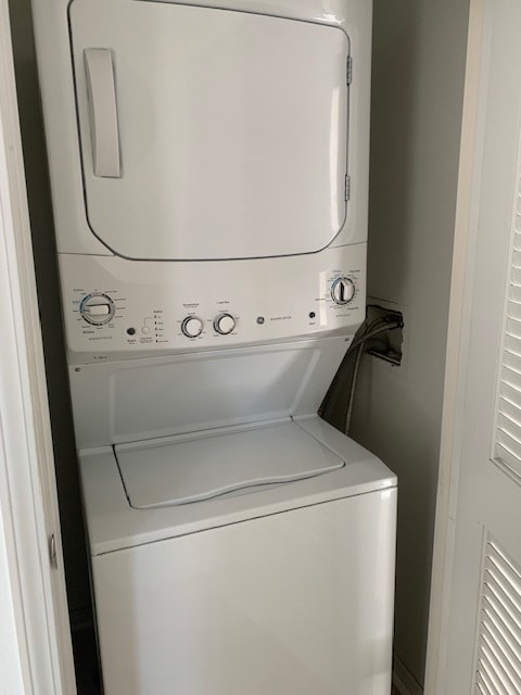 Building Photo - 310 Eas - 1Unit 8-