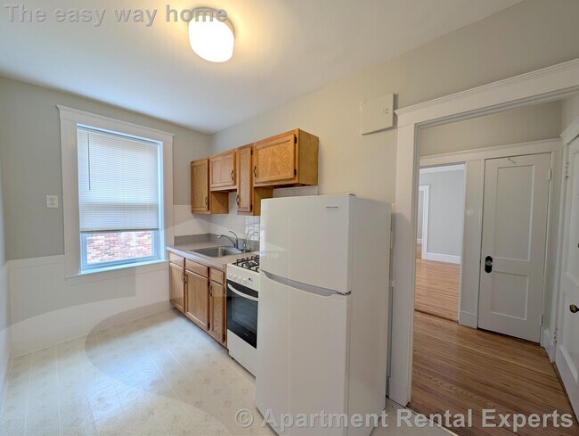 Building Photo - 156-158 Summer St Unit #304