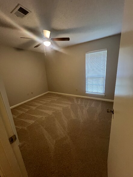 Building Photo - 7358 Country Side Rd