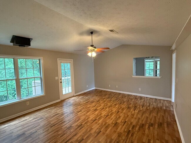 Building Photo - 573 Elrod Ave