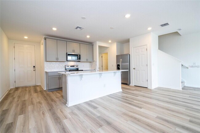 Building Photo - Elegant & Comfortable Home with Granite Kitchen in Prime St. Cloud Location