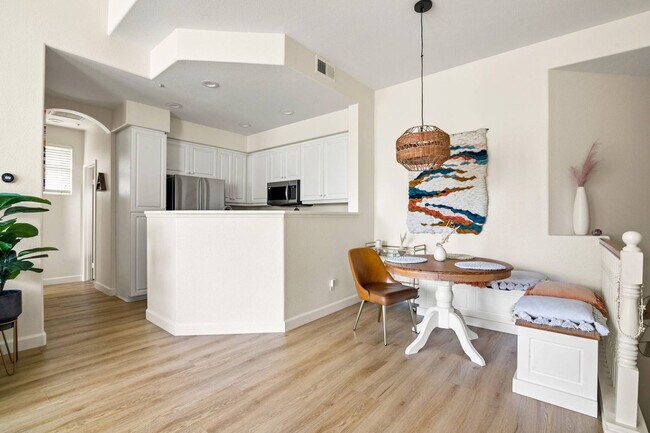Building Photo - 598 Sweet Pea Pl