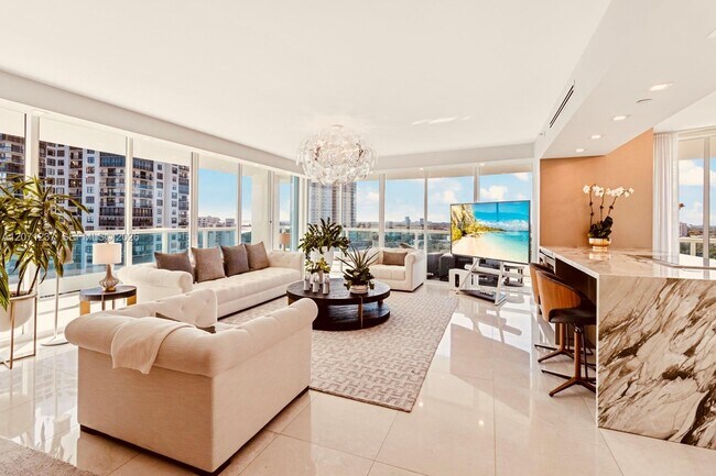 Building Photo - 2127 Brickell Ave