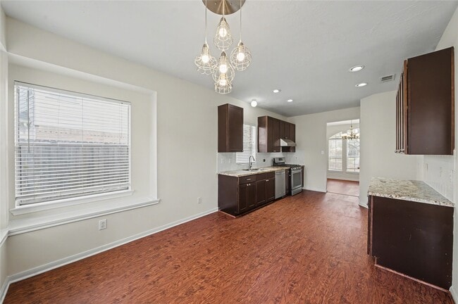 Building Photo - 1202 Woodley Bend