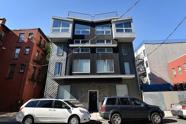 Building Photo - 557 2nd St