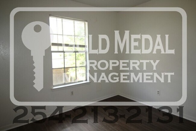Building Photo - 1803 Cedarhill Dr