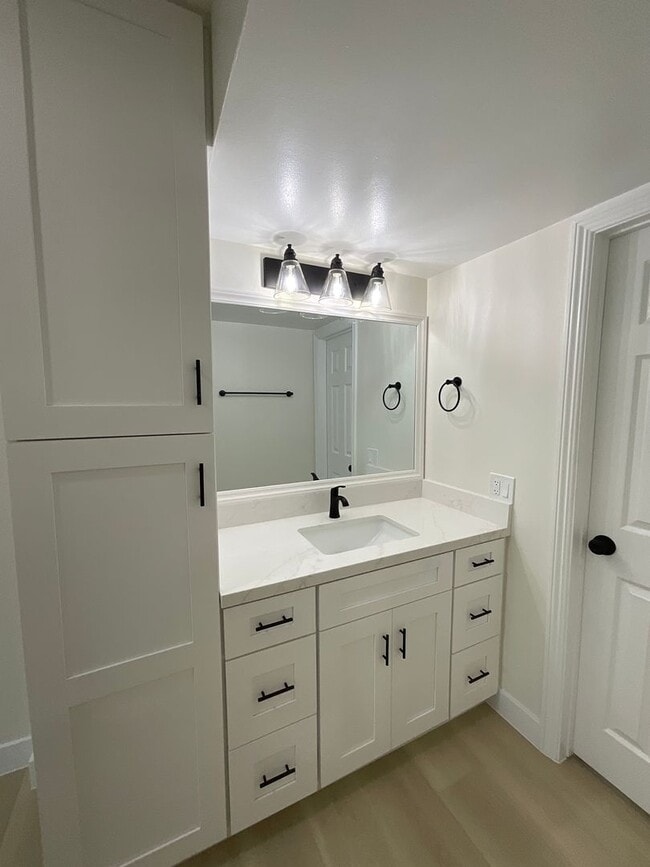 Building Photo - Villa Pacific: Remodeled 2 Bedroom 1.5 Bath Attached Townhouse,