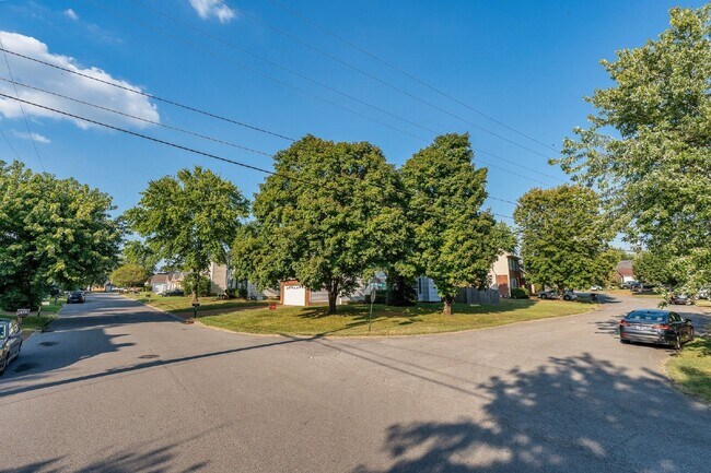 Building Photo - 348 N Birchwood Dr