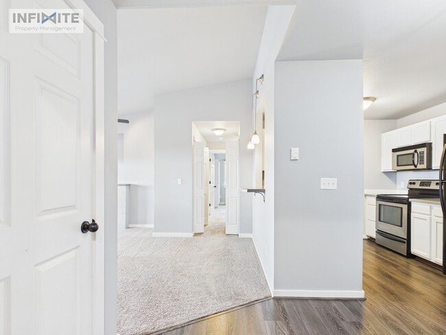 Building Photo - Top-Floor 2BR/2BA – Bright, Clean & Move-In Ready