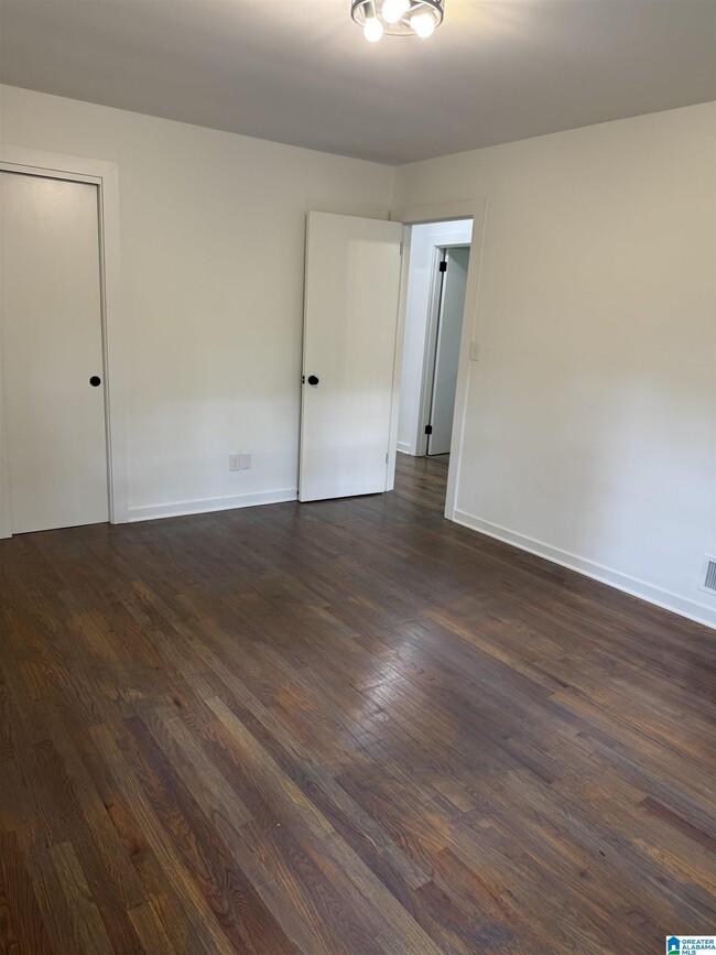 Building Photo - 2604 Wood Dr NE