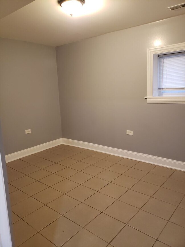 Building Photo - 8004 S Yale Ave