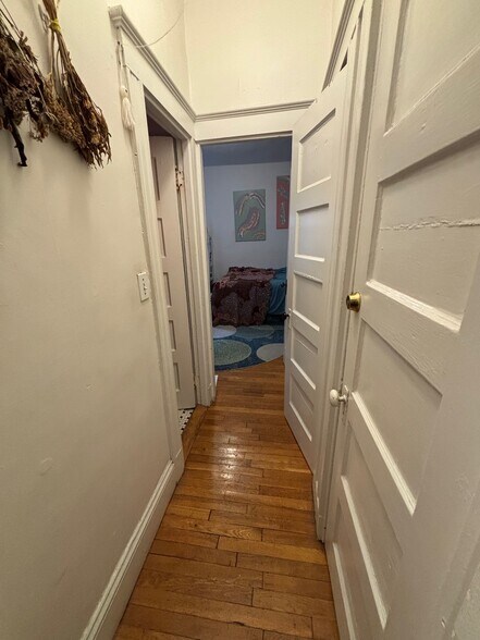 Building Photo - 10 Grove St