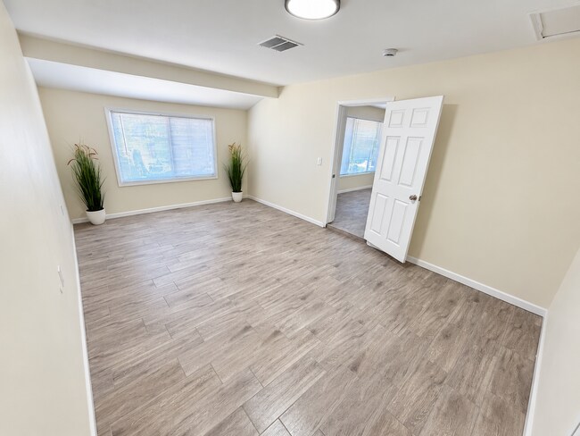 Building Photo - 6518 N 61st Dr