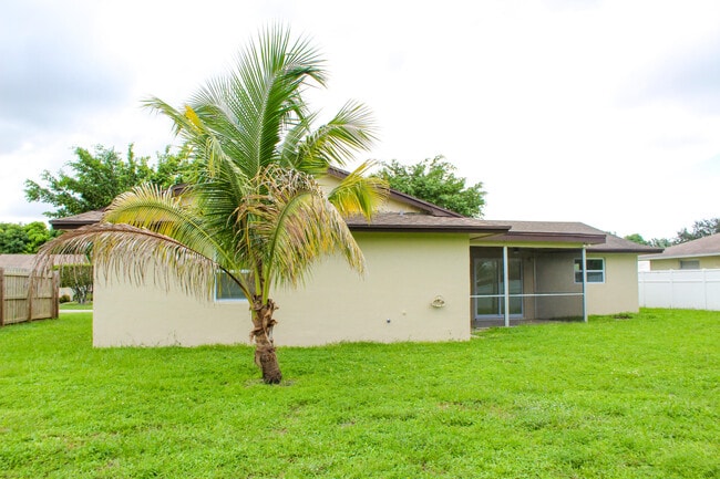 Building Photo - 137 Alcazar St