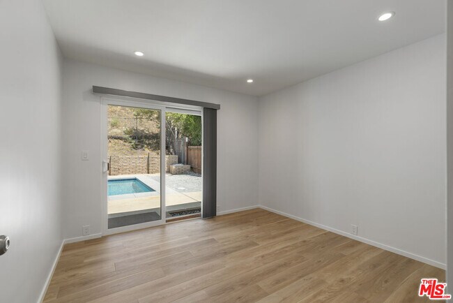 Building Photo - 3062 Arrowhead Dr