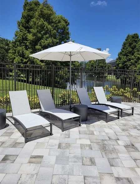 Building Photo - 3046 Pointeview Dr