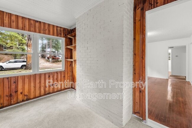 Building Photo - 5025 43rd Pl N