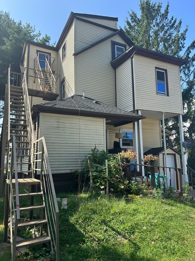 Building Photo - 347 Norwood Ave