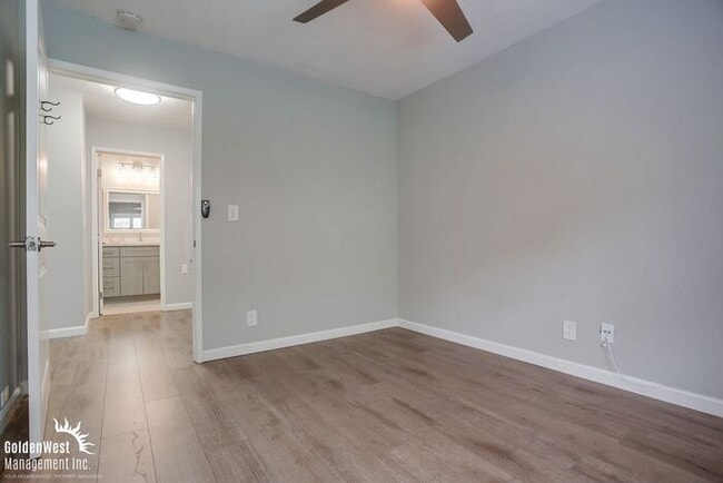 Building Photo - Upgraded 1Bdm 1Ba Condo in Beautiful Del Mar!