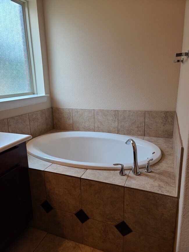 Building Photo - 218 Simmons Dr