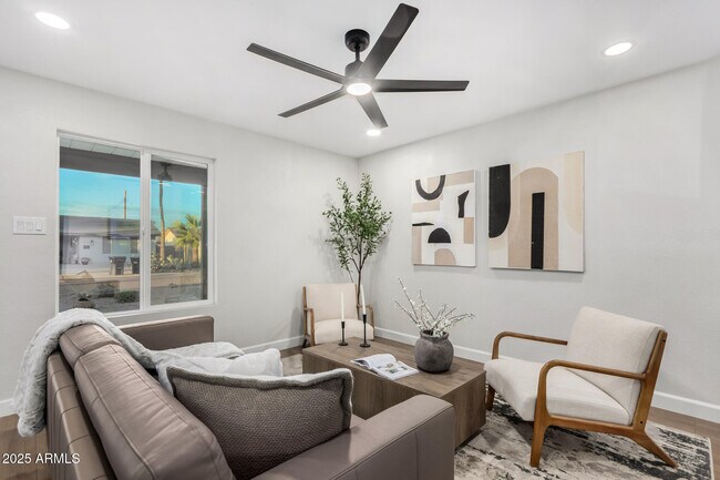 Building Photo - 6413 E Holly St