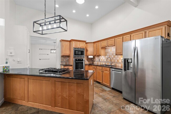 Building Photo - 5020 Fox Hollow Dr
