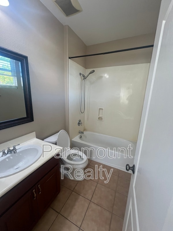 Building Photo - 612 Carrington Ct
