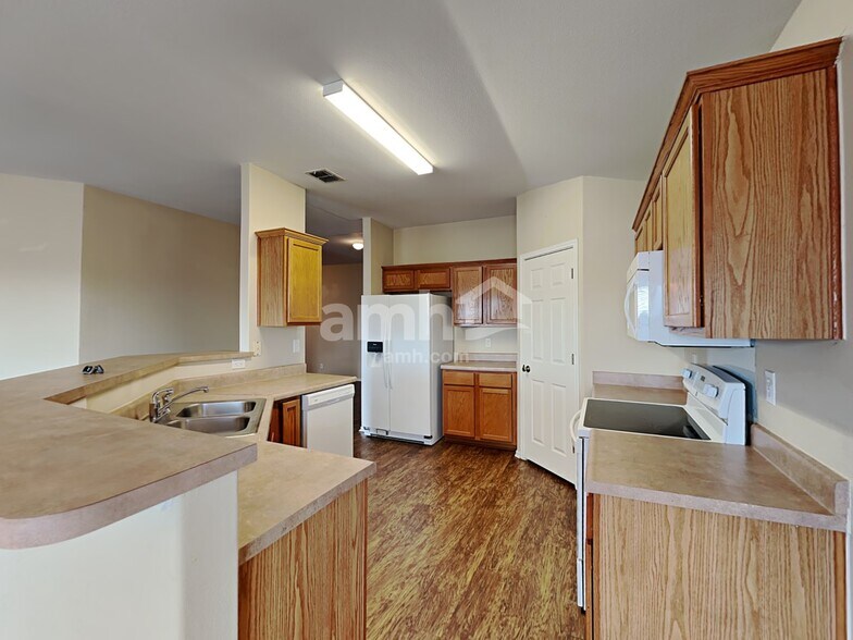 Building Photo - 8055 Chisos Oak Dr