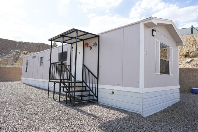 Building Photo - 1 Bedroom/Bath with Included Movie Room - Fully Furnished