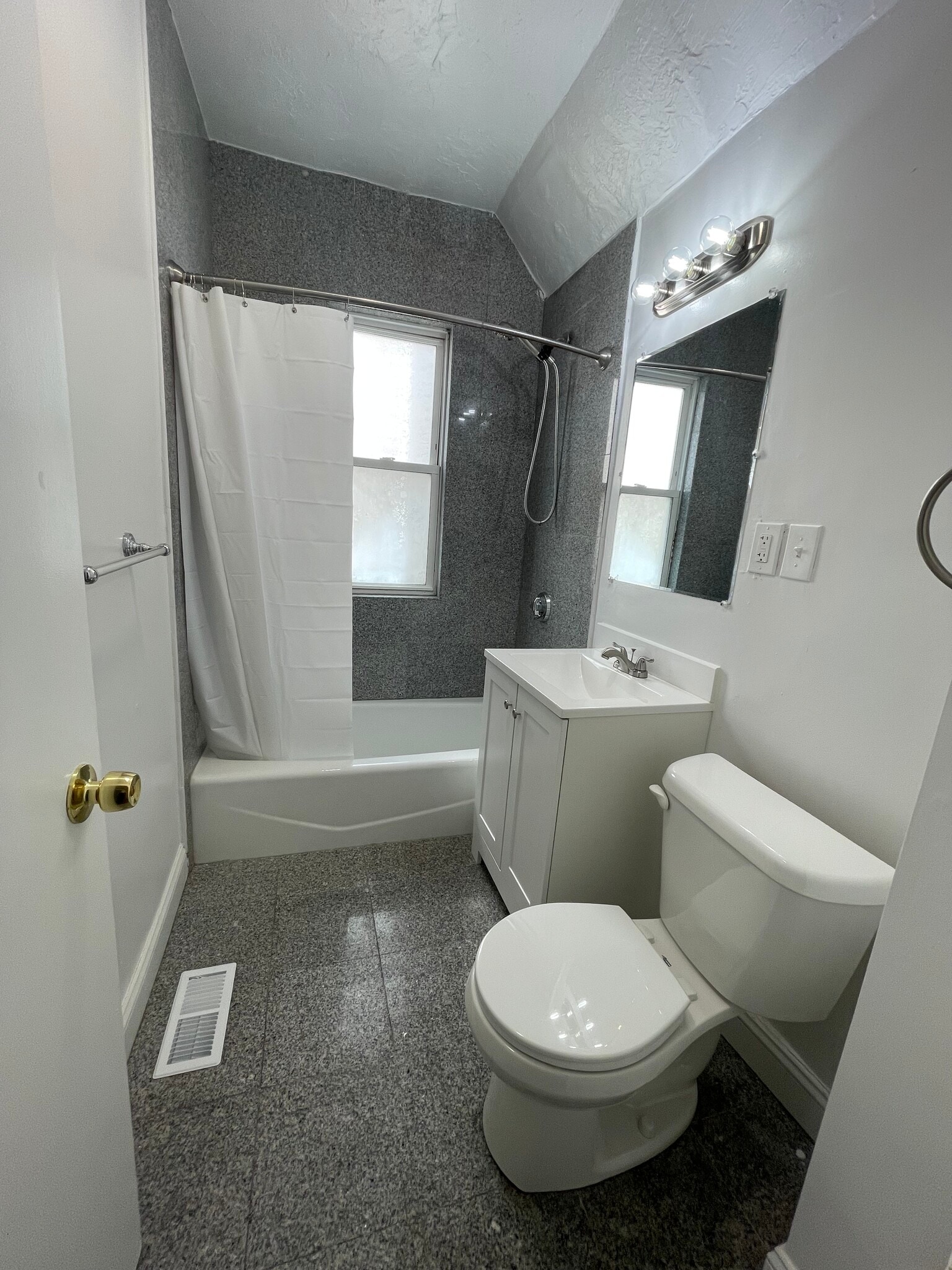 Building Photo - 33 Dunlap St